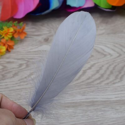 Пушистые перья гуся 13-18 см, 20 шт. Серого цвета