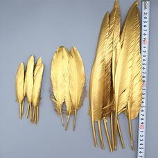Гусиное перо 32-35 см, 1 шт. Золотого цвета
