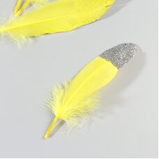 Пушистые перья гуся 15-20 см, 10 шт. Желтые с серебрянной крошкой