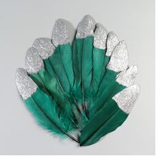 Пушистые перья гуся 15-20 см, 10 шт. Темно-зеленого цвета с серебрянной крошкой