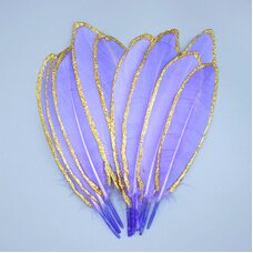 Пушистые перья гуся 15-20 см, 10 шт. Лавандового цвета в золотом обрамлении