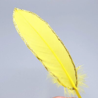 Пушистые перья гуся 15-20 см, 10 шт. Желтые в золотом обрамлении