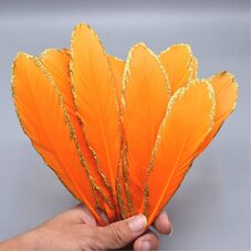 Пушистые перья гуся 15-20 см, 10 шт. Оранжевые в золотом обрамлении
