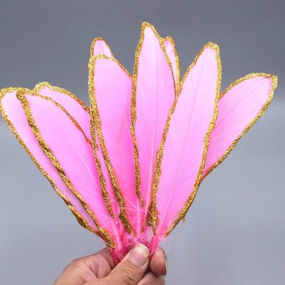 Пушистые перья гуся 15-20 см, 10 шт. Розовые в золотом обрамлении